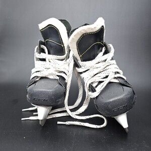 CCM Tacks 9040 Ice Hockey Ice Skates Junior Size 9y